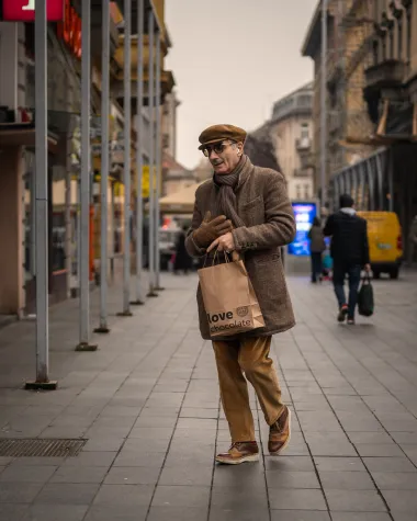 Zagrebačka špica u 67 fotografija: Elegantne dame, psići i zagasiti outfiti