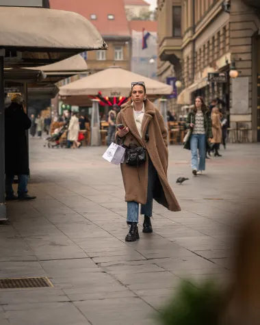 Zagrebačka špica u 67 fotografija: Elegantne dame, psići i zagasiti outfiti