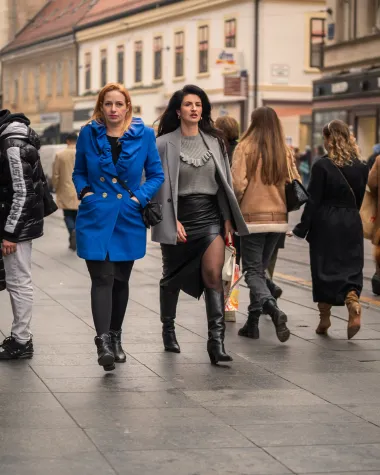 Zagrebačka špica u 67 fotografija: Elegantne dame, psići i zagasiti outfiti