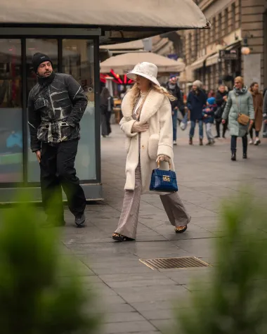 Zagrebačka špica u 67 fotografija: Elegantne dame, psići i zagasiti outfiti