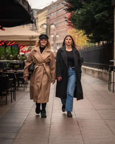 Zagrebačka špica u 67 fotografija: Elegantne dame, psići i zagasiti outfiti