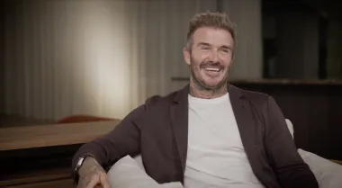 &quot;Nikad ne bih rekao da sam atraktivan, seksi čovjek&quot;, skromno je rekao David Beckham u svom intervjuu za naslovnicu. Bivša nogometna zvijezda i otac četvero djece rekao je da se njegova jednako poznata supruga Victoria očito slaže s titulom. &quot;Nadam se da i ona misli tako!&quot;, rekao je sramežljivo uz osmijeh. 