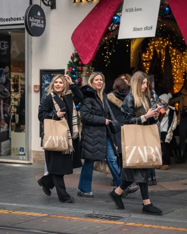 Zagrebačka špica: Za špicu su se odjenule najbolje bunde, torbe i sunčane naočale