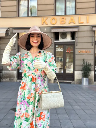 &quot;Rekla bih da sam postala žrtva prošlogodišnjeg ludila za bob frizurom, ali iskreno mi se i sviđa, paše uz moj stil i daje određeni karakter svakoj kombinaciji.&quot; 
