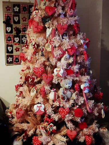 Pogledajte božićne jelke naših čitateljica koje osvajaju na prvi pogled