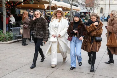 Badnjak na zagrebačkoj špici. I danas je centar grada bio prepun, a svi elegantni