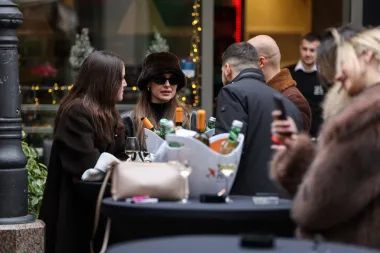 Badnjak na zagrebačkoj špici. I danas je centar grada bio prepun, a svi elegantni