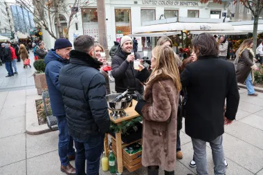 Badnjak na zagrebačkoj špici. I danas je centar grada bio prepun, a svi elegantni