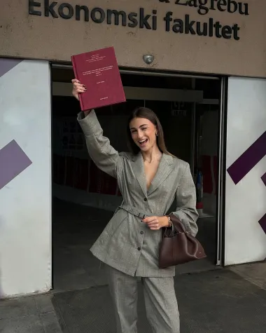 &quot;Volim dizajnere kod kojih prevladava sama jednostavnost i elegancije pa bih trenutno kao omiljene istaknula Jacquemus i YSL.&quot; 