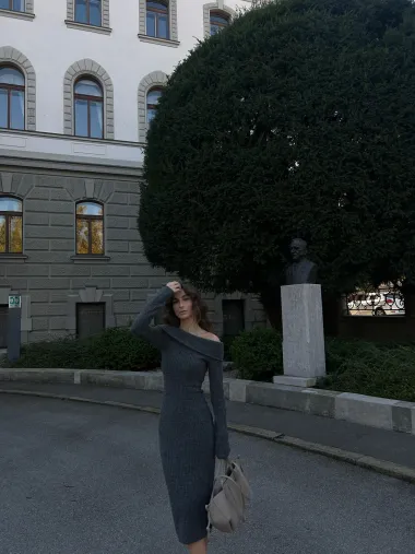&quot;Trenutno su za ovo vrijeme jako popularne bundice u svim bojama i rekla bih da sam njih uklopila jer super upotpune svaki outfit, a ujedno su i jako funkcionalne.&quot;