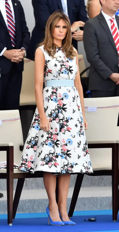 Na proslavi Dana Bastilje u Parizu Nosila je izvezenu haljinu u stilu &quot;fit and flare&quot; iz Valentino Resort kolekcije.