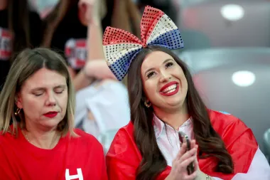 Spremni smo za navijačko ludilo - ovo su najbolji outfiti s tribina