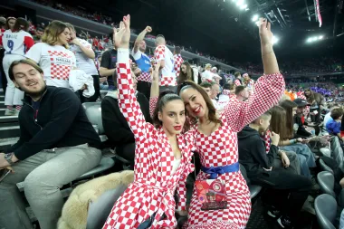 Spremni smo za navijačko ludilo - ovo su najbolji outfiti s tribina