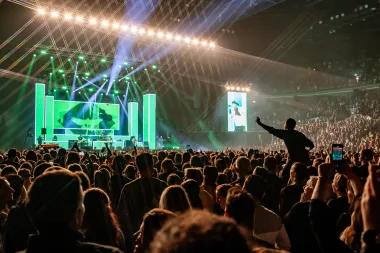 Saša Lošić Loša, Mladen Pavičić Pava te Samir i Admir Ćeremida nisu skrivali svoje uzbuđenje zbog ponovnog okupljanja, a atmosfera prepuna nostalgije i emocija potvrđuje bezvremensku popularnost jednog od najvažnijih bendova bivše Jugoslavije. Loša je u nekoliko navrata zahvalio obožavateljima na dugogodišnjoj podršci, ističući kako je Zagreb oduvijek imao posebno mjesto u povijesti benda.