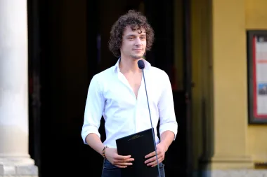 Mlada nada hrvatske glumačke scene Filip Vidović krenuo je stopama slavnih roditelja Ivice VIdovića i Korane Gadžić. Filip se može pohvaliti mnogim odigranim ulogama u Hrvatskom narodnom kazalištu, a najpoznatiji je po ulozi u predstavi &quot;Ciganin, ali naljepši&quot;. Da će se baviti profesionalno glumom odlučio je kao dvanaestogodišnji dječak kada je prisustvovao predstavi Play Beckett koja se izvodila na Brijunima u Teatru Ulysses. 