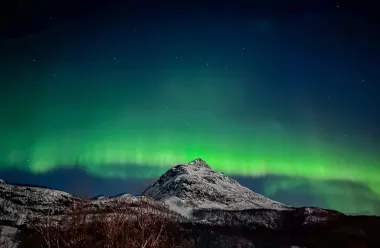 Polarna čarolija: Ples svjetlosti na nebu iznad Norveške