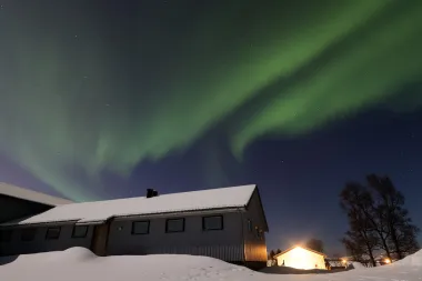 Polarna čarolija: Ples svjetlosti na nebu iznad Norveške