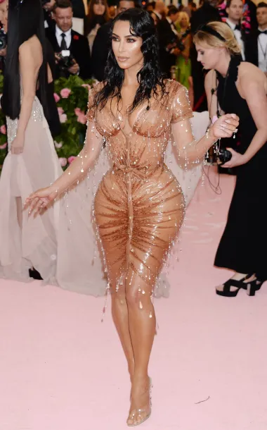 Kim Kardashian u Thierry Mugler haljini na Met Gali, 2019. godine. 