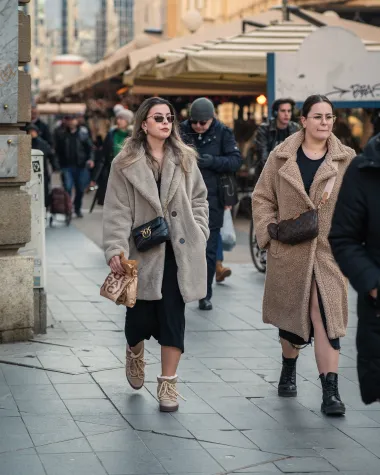 Zagrebačka špica: Upečatljive kombinacije i dizajnerske torbice u prvom planu