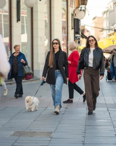 Zagrebačka špica: Efektne kombinacije i poznata lica na gradskim ulicama