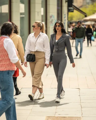 Zagrebačka špica: Efektne kombinacije i poznata lica na gradskim ulicama
