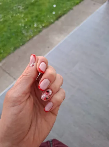 Pogledajte 40 manikura naših čitateljica - od bubamara do frencha