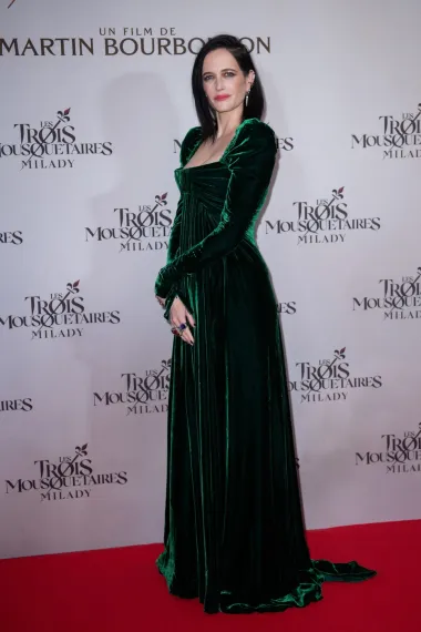 Iako nema najtipičnije francusko ime, 44-godišnja Eva Green rođena je i odrasla u Parizu. Najpoznatija je po ulozi Bondove djevojke u filmu Casino Royale, a svoj je uspjeh u Hollywoodu nastavila s ulogama u filmovima poput Kingdom of Heaven i Sin City.