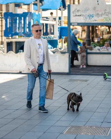 Zagrebačka špica: Miran Kurspahić osvojio centar grada u kaubojskom šeširu, a dame blistaju