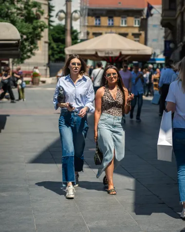 Zagrebačka špica: Miran Kurspahić osvojio centar grada u kaubojskom šeširu, a dame blistaju