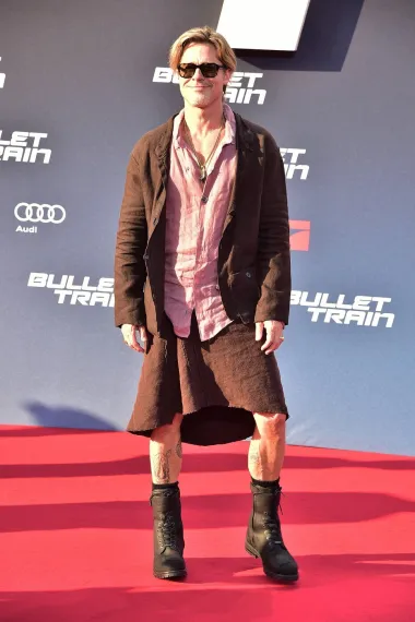 Brad Pitt u baršunastom odijelu: Kriza srednjih godina ili novi trend među muškarcima iznad 60?