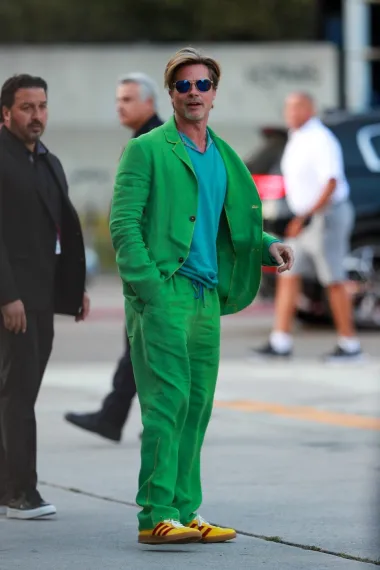 Brad Pitt u baršunastom odijelu: Kriza srednjih godina ili novi trend među muškarcima iznad 60?