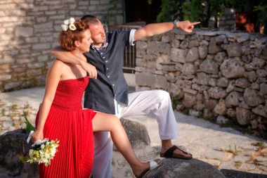 Stil koji prkosi tradiciji: Pogledajte vjenčanice naših čitateljica u bojama