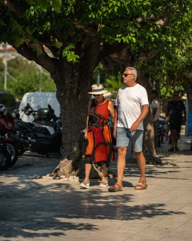 Špica u Makarskoj: Zgodne dame okupirale rivu i pretvorile je u modnu pistu
