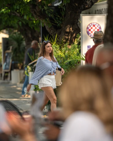 Špica u Makarskoj: Zgodne dame okupirale rivu i pretvorile je u modnu pistu