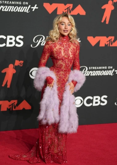 Kič i glamur na MTV video glazbenim nagradama: Mariah Carey u šljokicama, Sabrina u čipki, Ariana u tilu