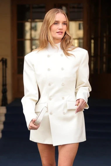 I zvijezdama je dosadila crna: Savršeni bijeli outfiti na pariškom Tjednu mode