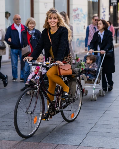 Zagrebačka špica je gorjela! Ljepotice i gospoda prošetali u odličnim outfitima