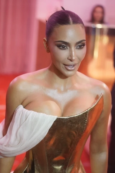 Kim Kardashian zadivila je sve svojim besprijekornim stilom u proteklim danima