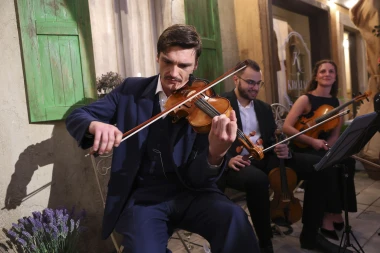 Velika fešta u Vrilu! RTL-ove 'Divlje pčele' službeno predstavljene jedinstvenim eventom na setu serije