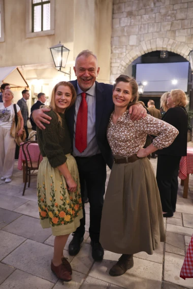 Velika fešta u Vrilu! RTL-ove 'Divlje pčele' službeno predstavljene jedinstvenim eventom na setu serije