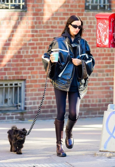 Pogledajte kako Charlize Theron i druge slavne dame nose kožne jakne