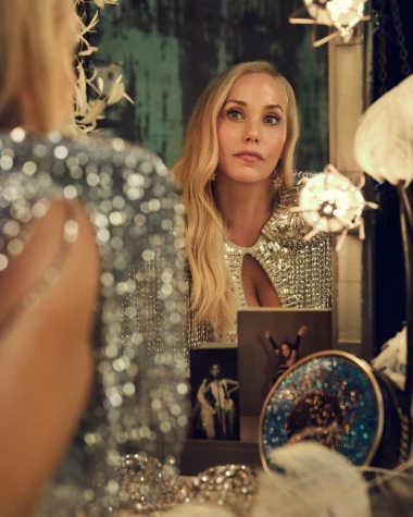 'Showgirls' slavi 30 godina: Elizabeth Berkley u haljini inspiriranoj filmom