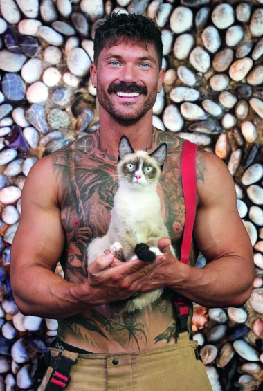 Oni su snažni, zgodni i vole životinje: Stigao je novi kalendar vrućih australskih vatrogasaca