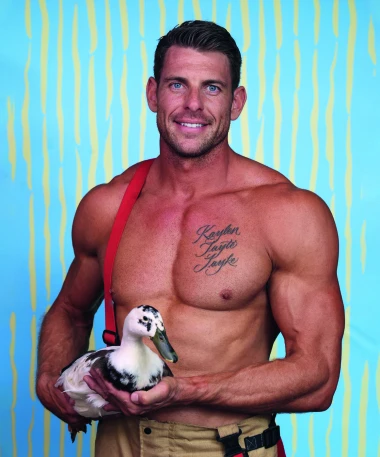 Oni su snažni, zgodni i vole životinje: Stigao je novi kalendar vrućih australskih vatrogasaca