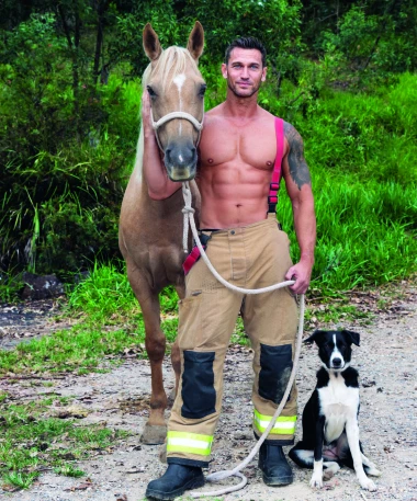 Oni su snažni, zgodni i vole životinje: Stigao je novi kalendar vrućih australskih vatrogasaca