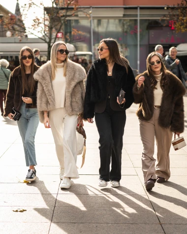 Najženstvenija špica ove jeseni: Bundice i suknjice osvojile zagrebačke ulice