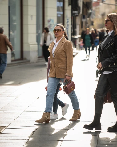 Najženstvenija špica ove jeseni: Bundice i suknjice osvojile zagrebačke ulice