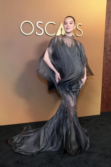 Top modni trenuci: Jennifer Lawrence zasjala u Dioru, J.Lo istaknula figuru pješčanog sata