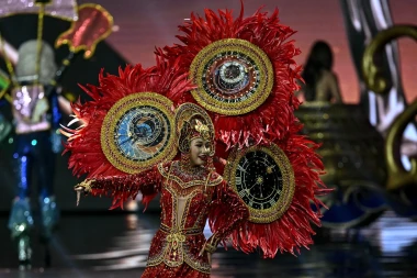 Laura Gnjatović predstavila nacionalni kostim na izboru za Miss Universe