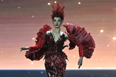 Laura Gnjatović predstavila nacionalni kostim na izboru za Miss Universe